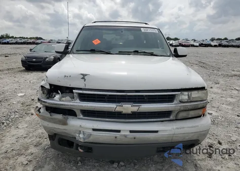 2001 Chevrolet Suburban C1500 z USA, uszkodzony, nr VIN 3GNEC16T41G176168